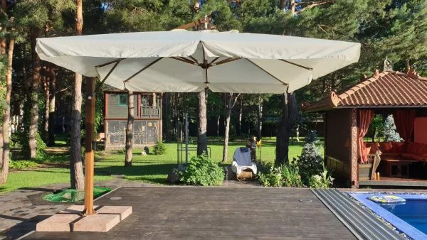 Parasol wspornikowy Palermo 3.5m x 3.5m. Przeznaczony dla kawiarni,terenów zewnętrznych, placów przed domem, hoteli. - obrazek 3