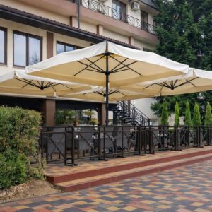 Parasol zewnętrzny wspornikowy Quadro, z czterema kopułami 6×6 m, 7×7 m