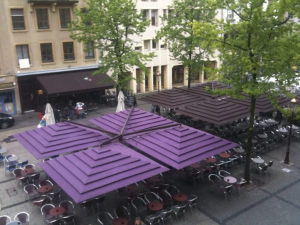 Czterokopułowy parasol wspornikowy Quadro Rome 8x8m