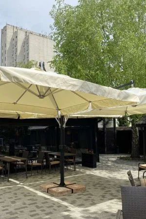 parasol zewnętrzny wspornikowy quadro