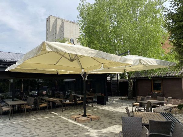 parasol zewnętrzny wspornikowy quadro
